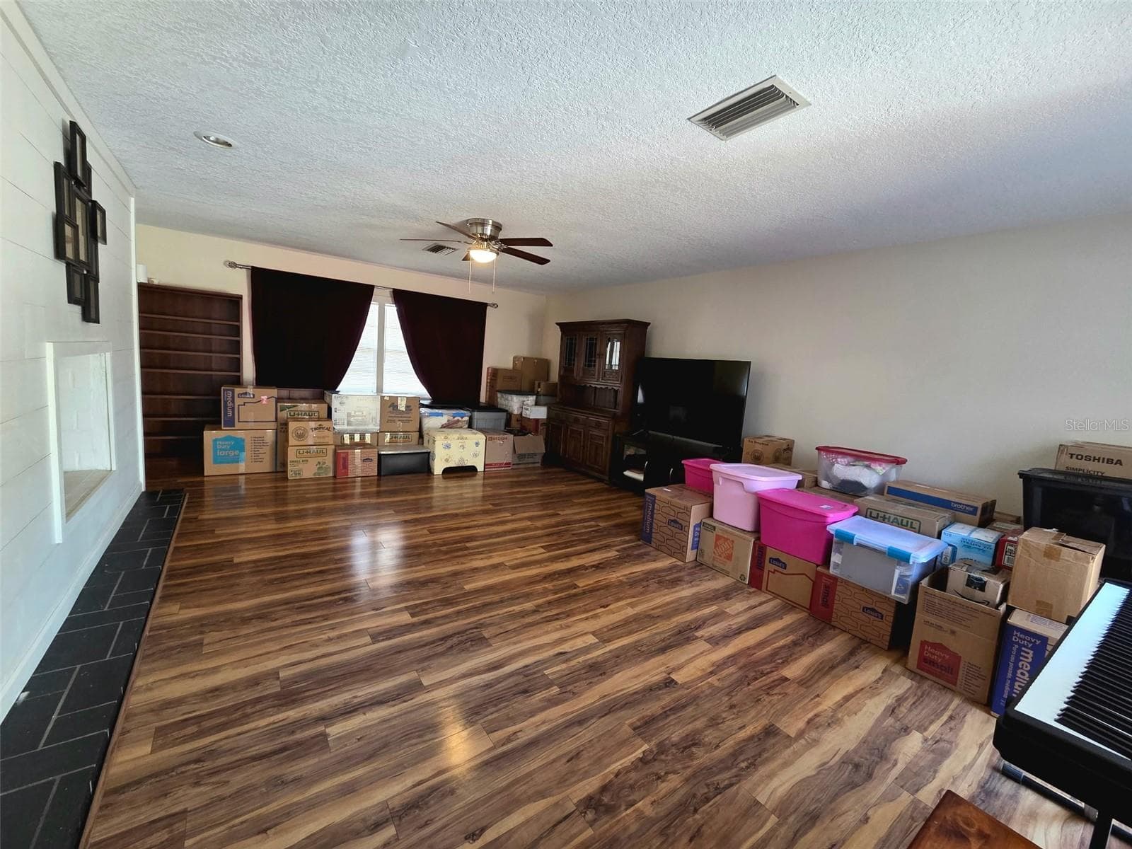 Living Room - 34041 HIGHLAND RD, LEESBURG