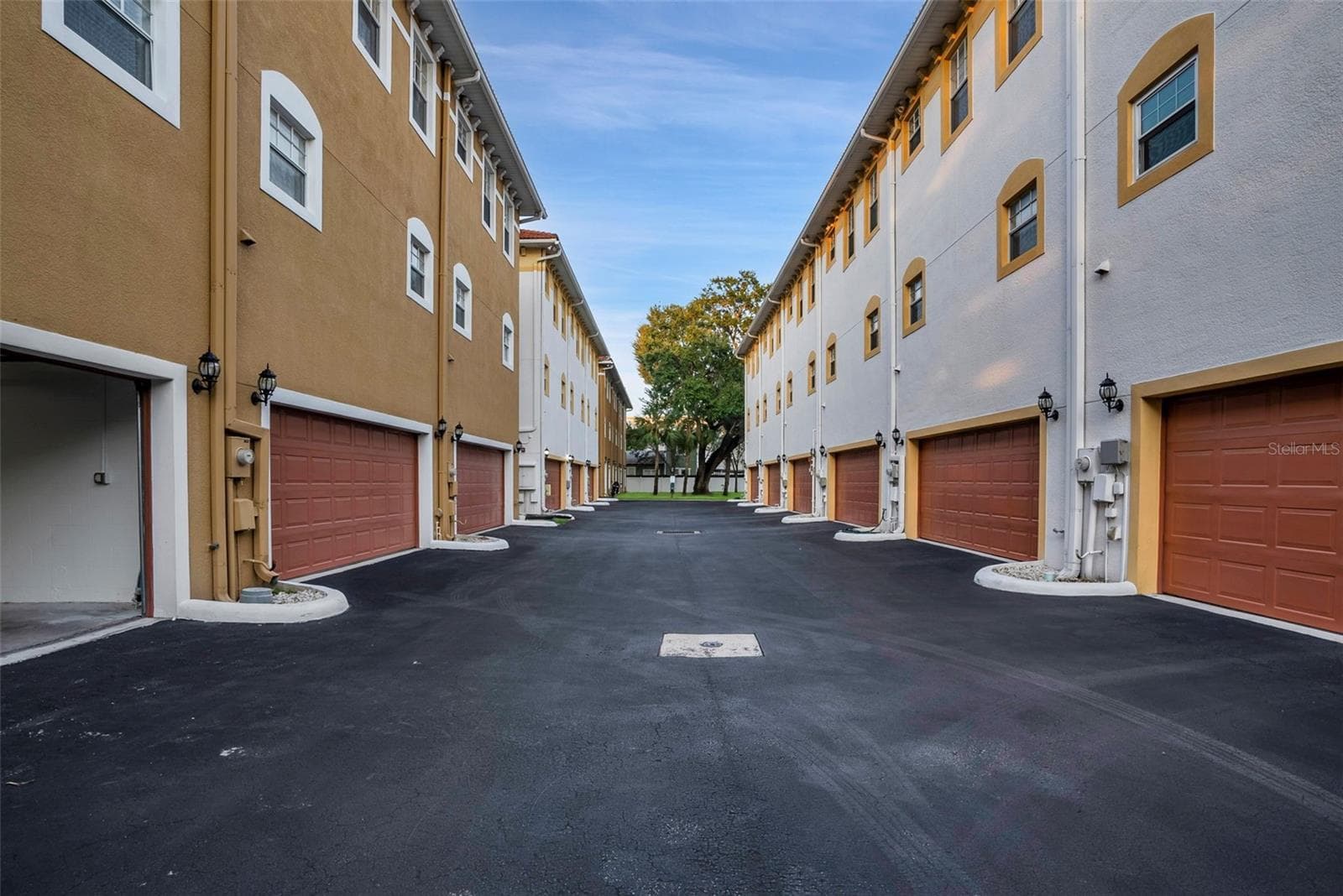 EASY ENTRANCES TO HOME 2 CAR GARAGE - 111 N ALBANY AVE #16, TAMPA
