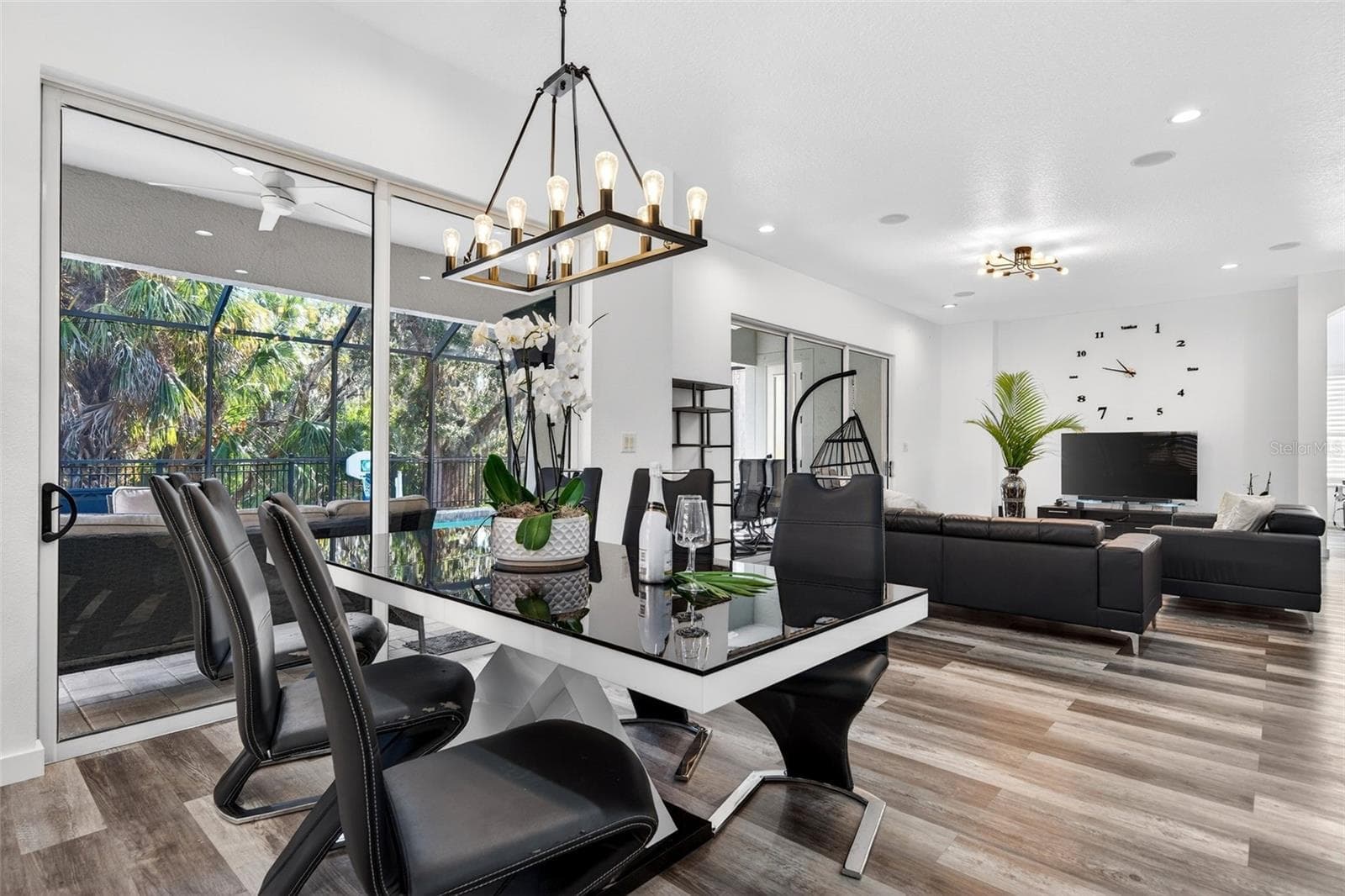Dinning room/living room - 8111 SANTA ROSA CT, SARASOTA