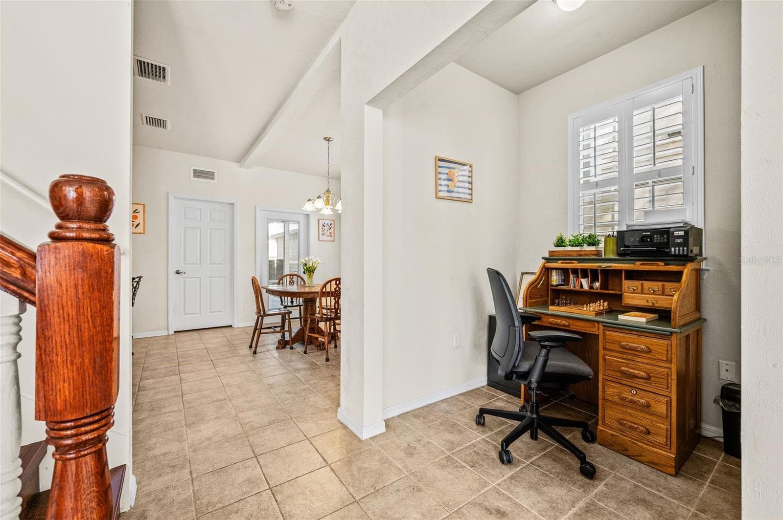 Office nook off of great room leading to kitchen - 11550 NW 17TH PL, GAINESVILLE