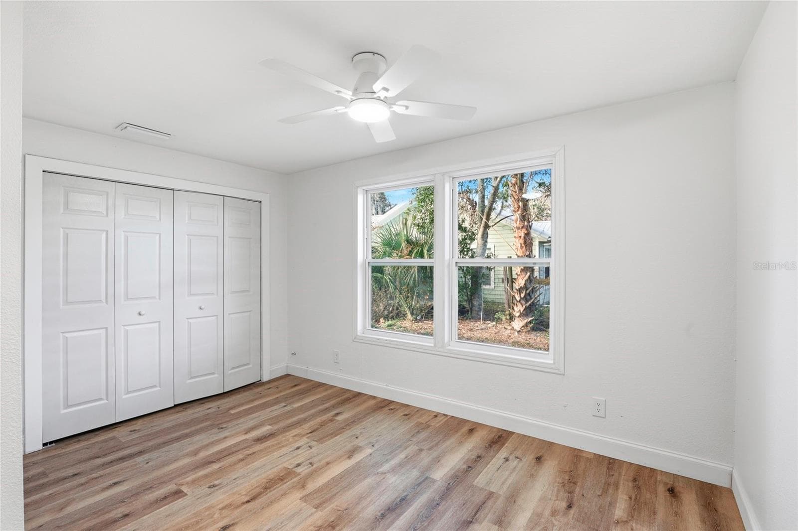 Second bedroom with closet, ceiling fan and new flooring - 425 SE 2ND ST, WILLISTON