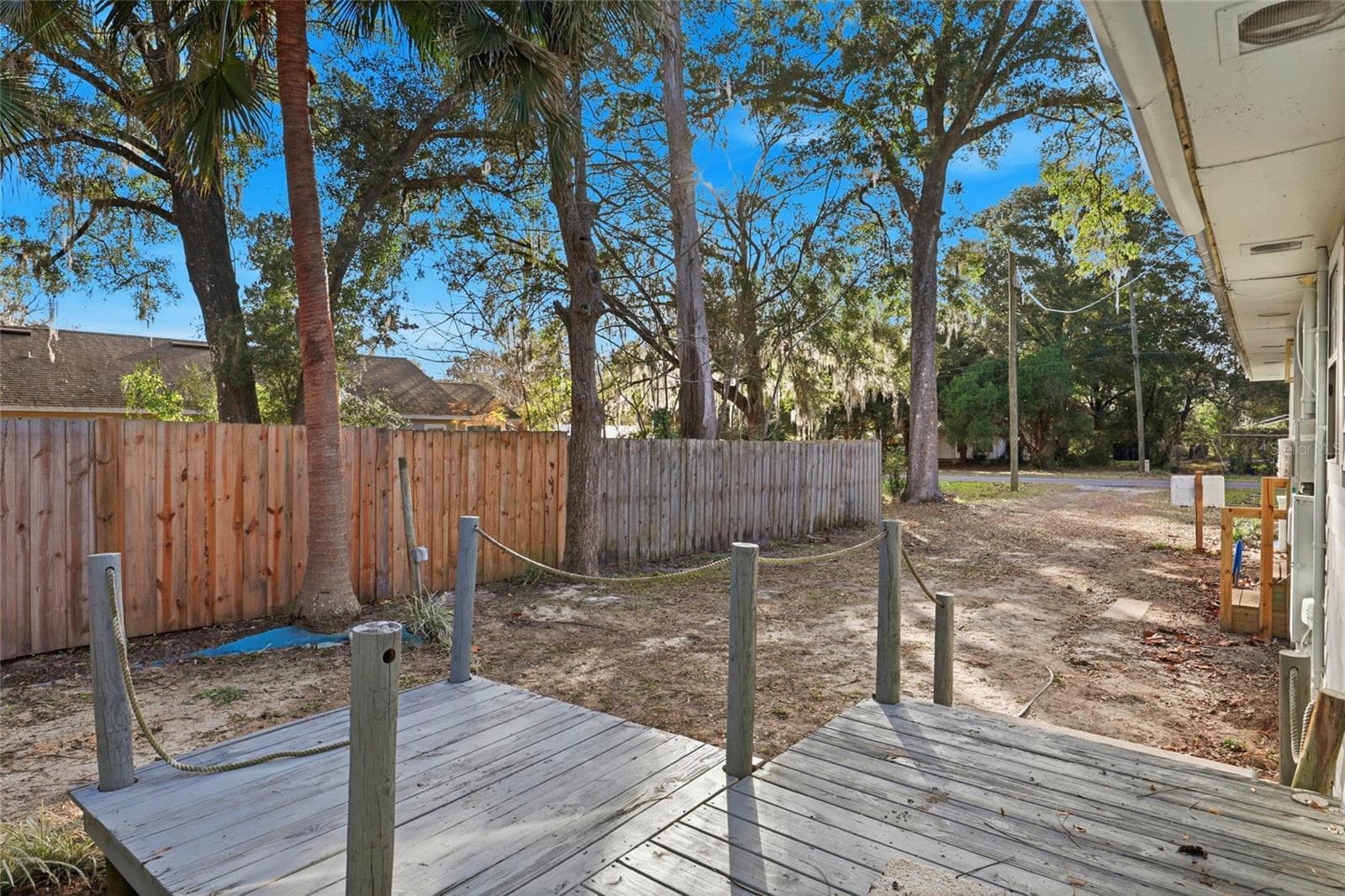 Back deck overlooking the fenced backyard - 425 SE 2ND ST, WILLISTON