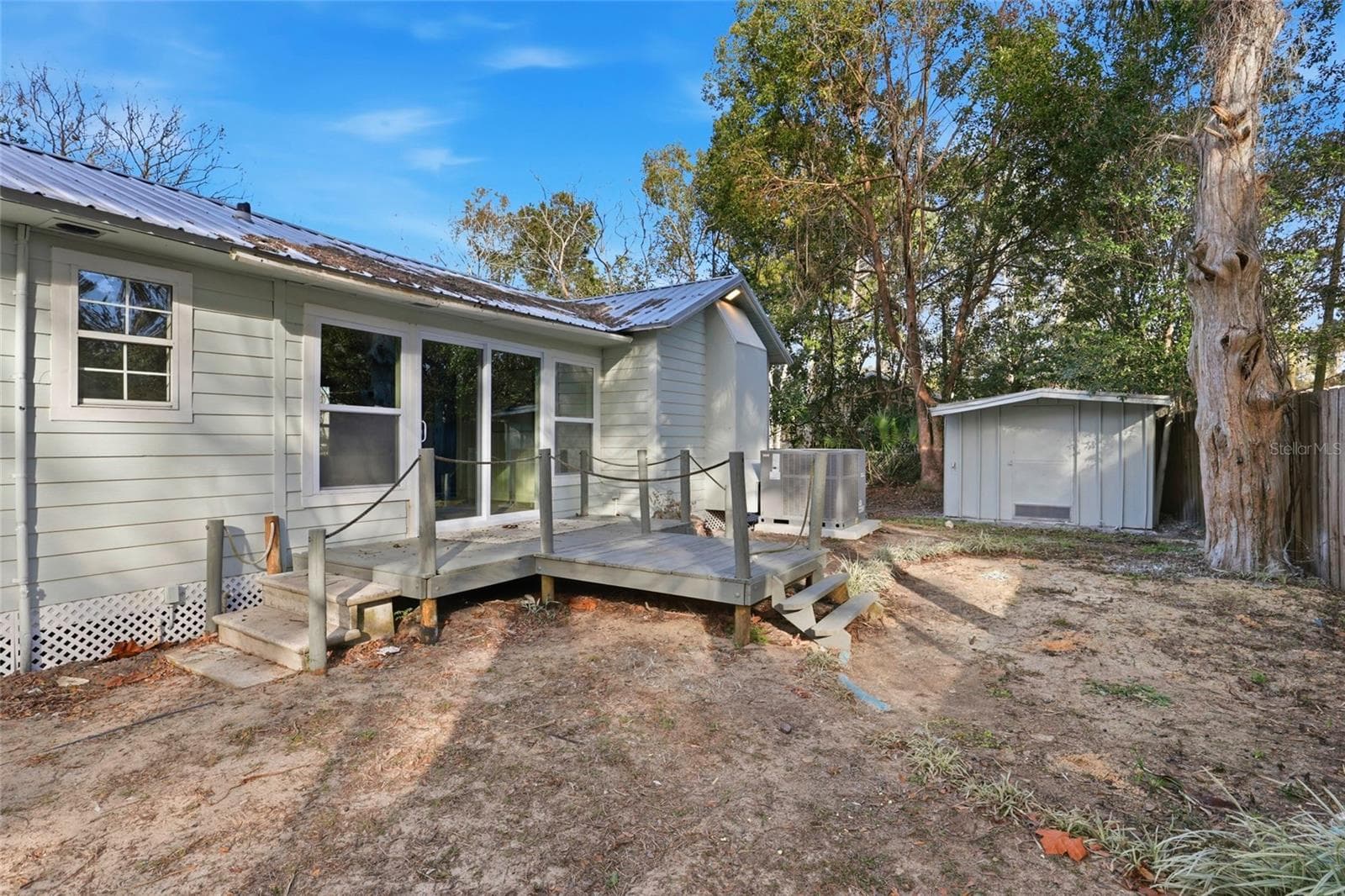 Rear of home with back deck and storage shed - 425 SE 2ND ST, WILLISTON