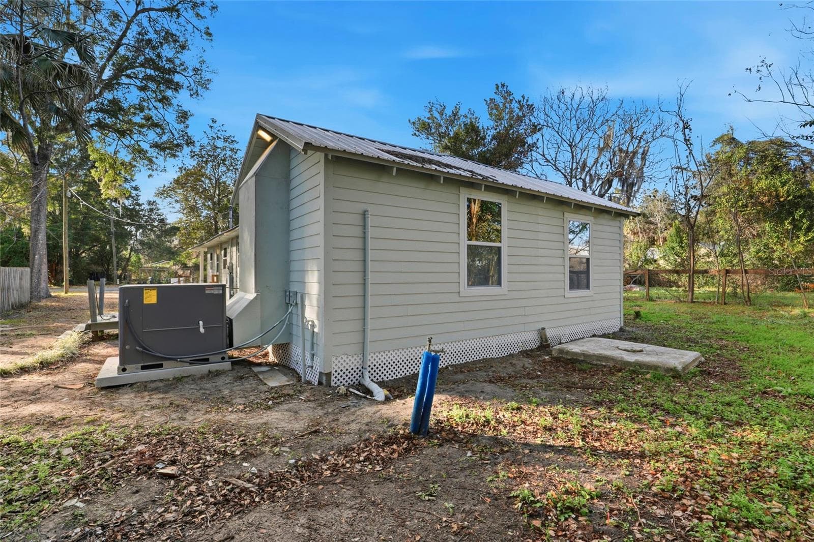 Side of home with new HVAC unit - 425 SE 2ND ST, WILLISTON