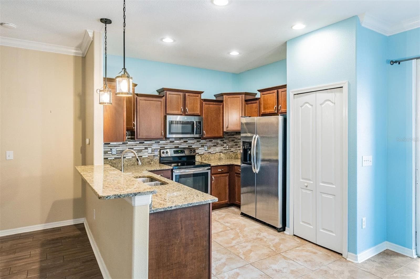 Townhouse at 12039 GREENGATE DR, HUDSON, photo 9 of 35