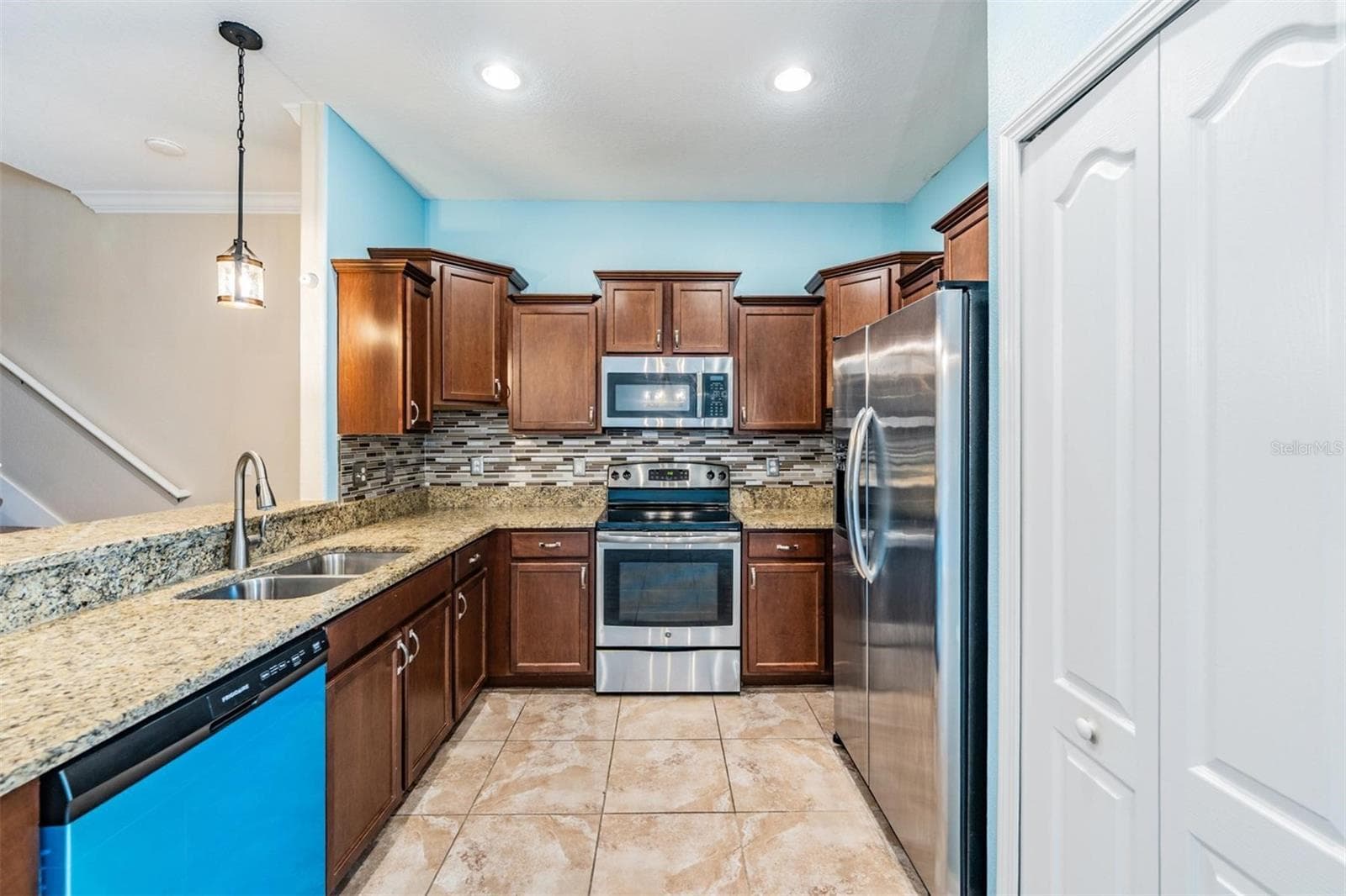 Townhouse at 12039 GREENGATE DR, HUDSON, photo 10 of 35