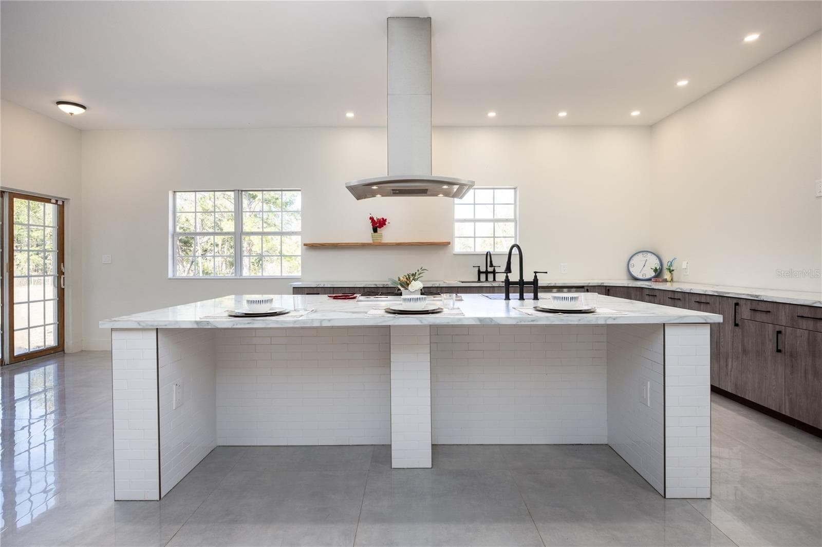 Kitchen Island - 12456 155TH PL, LIVE OAK