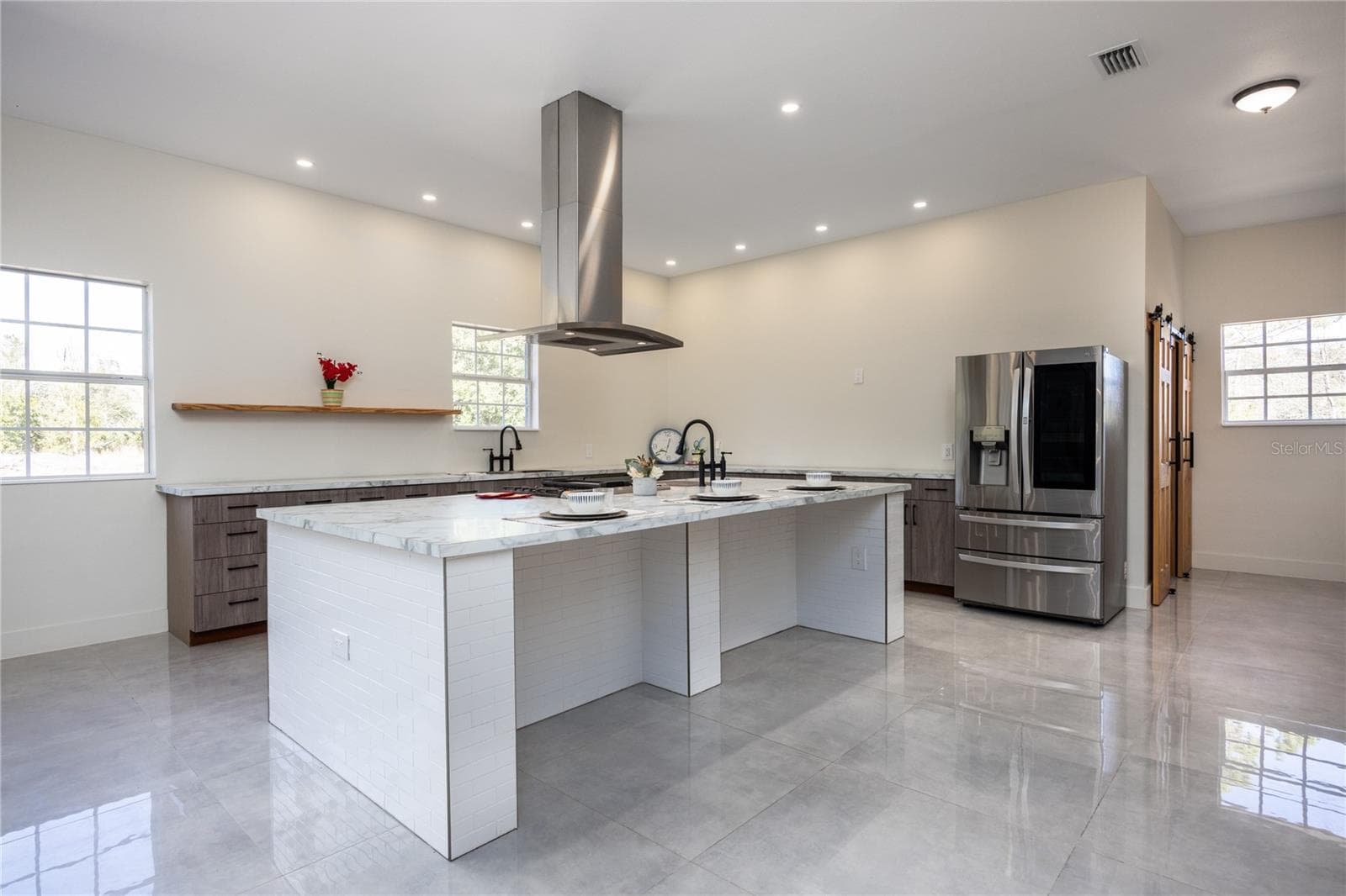 Kitchen Island - 12456 155TH PL, LIVE OAK