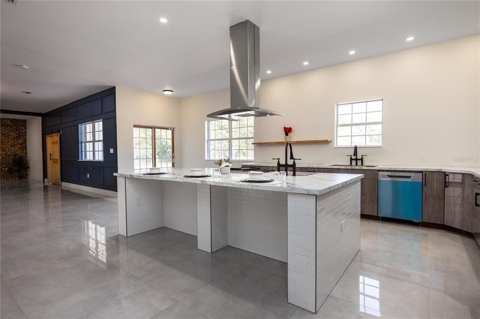 Kitchen Island - 12456 155TH PL, LIVE OAK