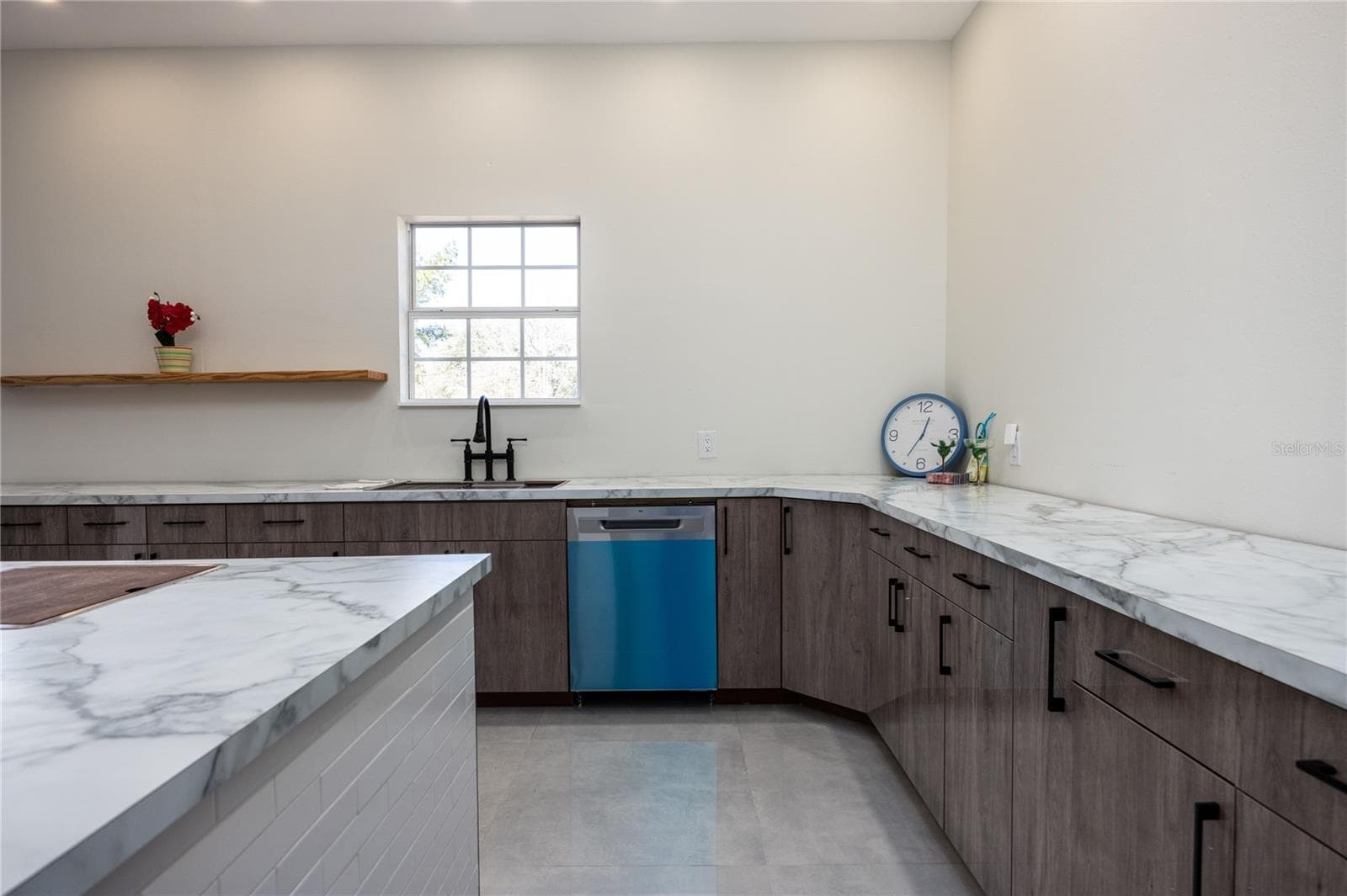 Kitchen Counter Space Abundance - 12456 155TH PL, LIVE OAK