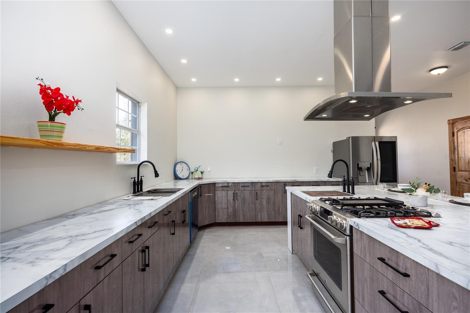 Lots of room for meal prep - 12456 155TH PL, LIVE OAK