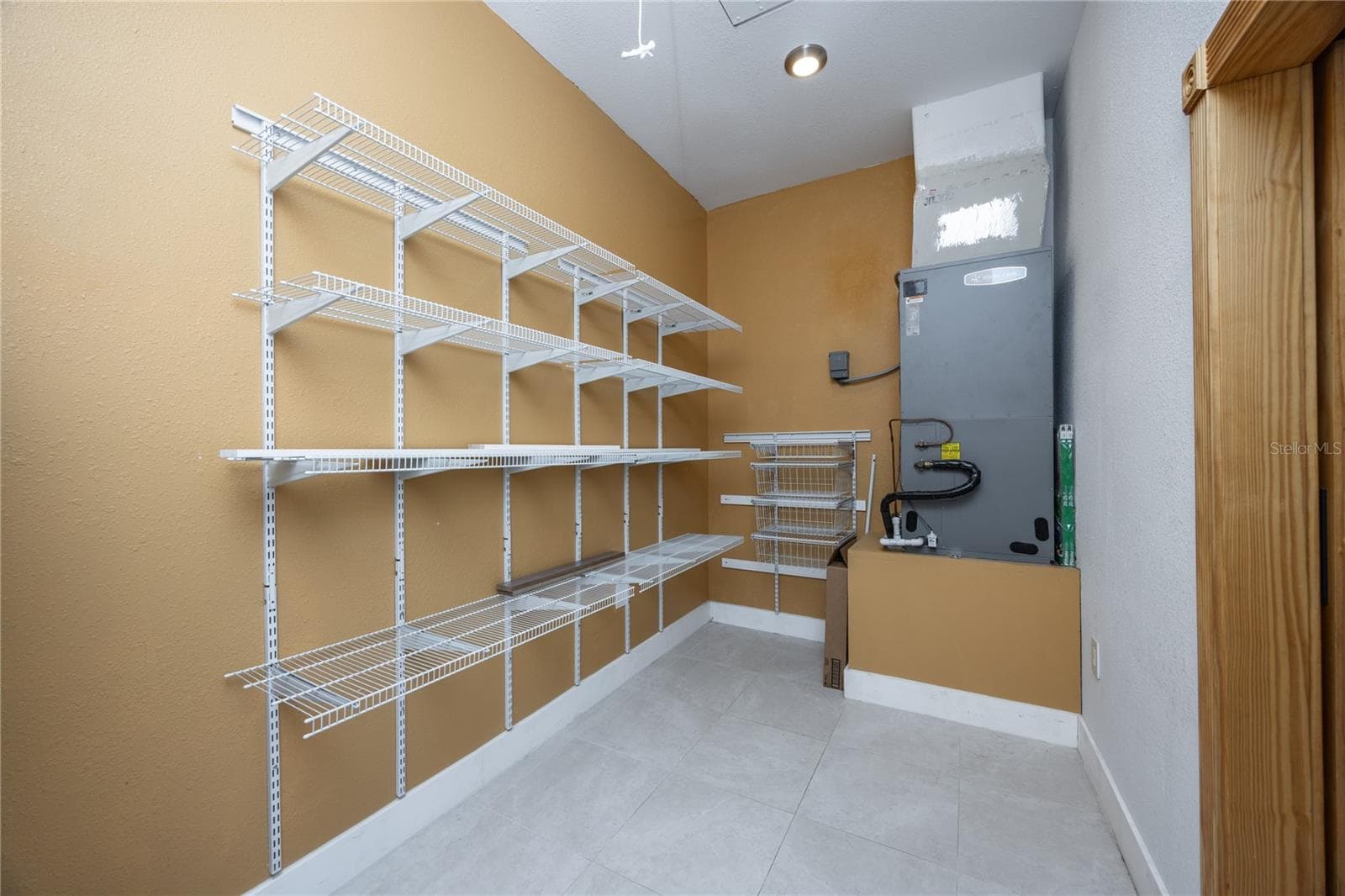 Oversized Pantry - 12456 155TH PL, LIVE OAK