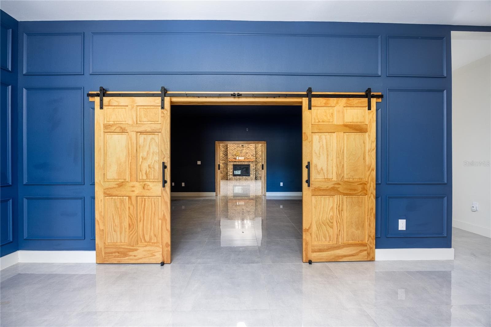 Media room passthrough to living room - 12456 155TH PL, LIVE OAK