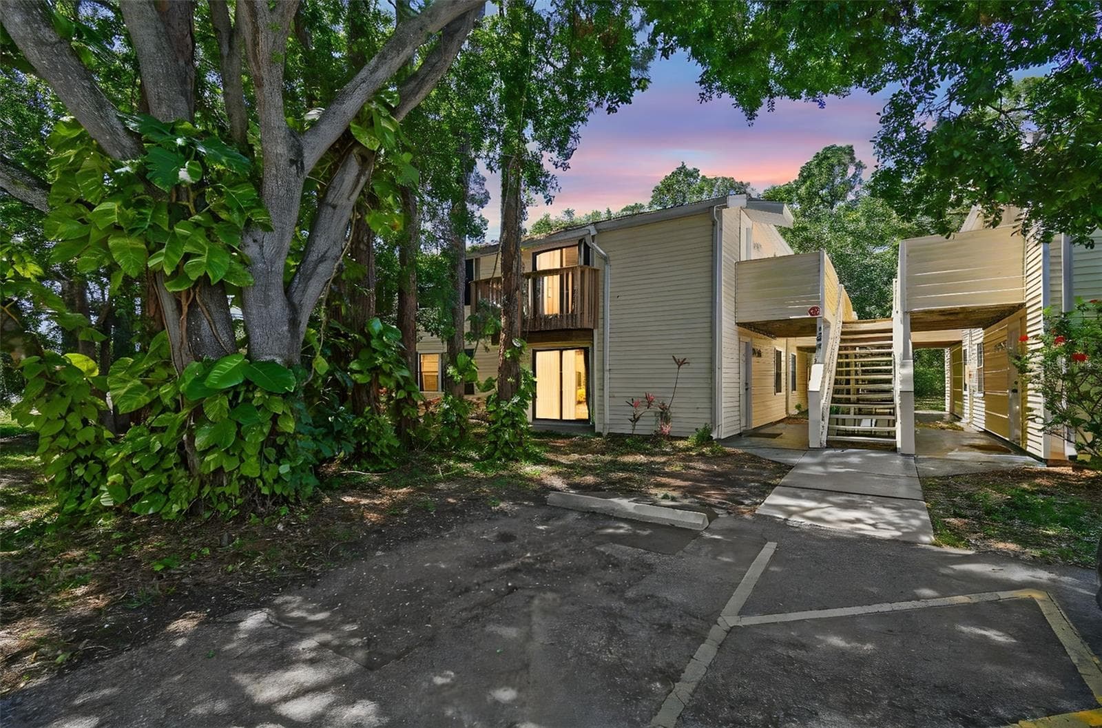 134 SYCAMORE LN #H