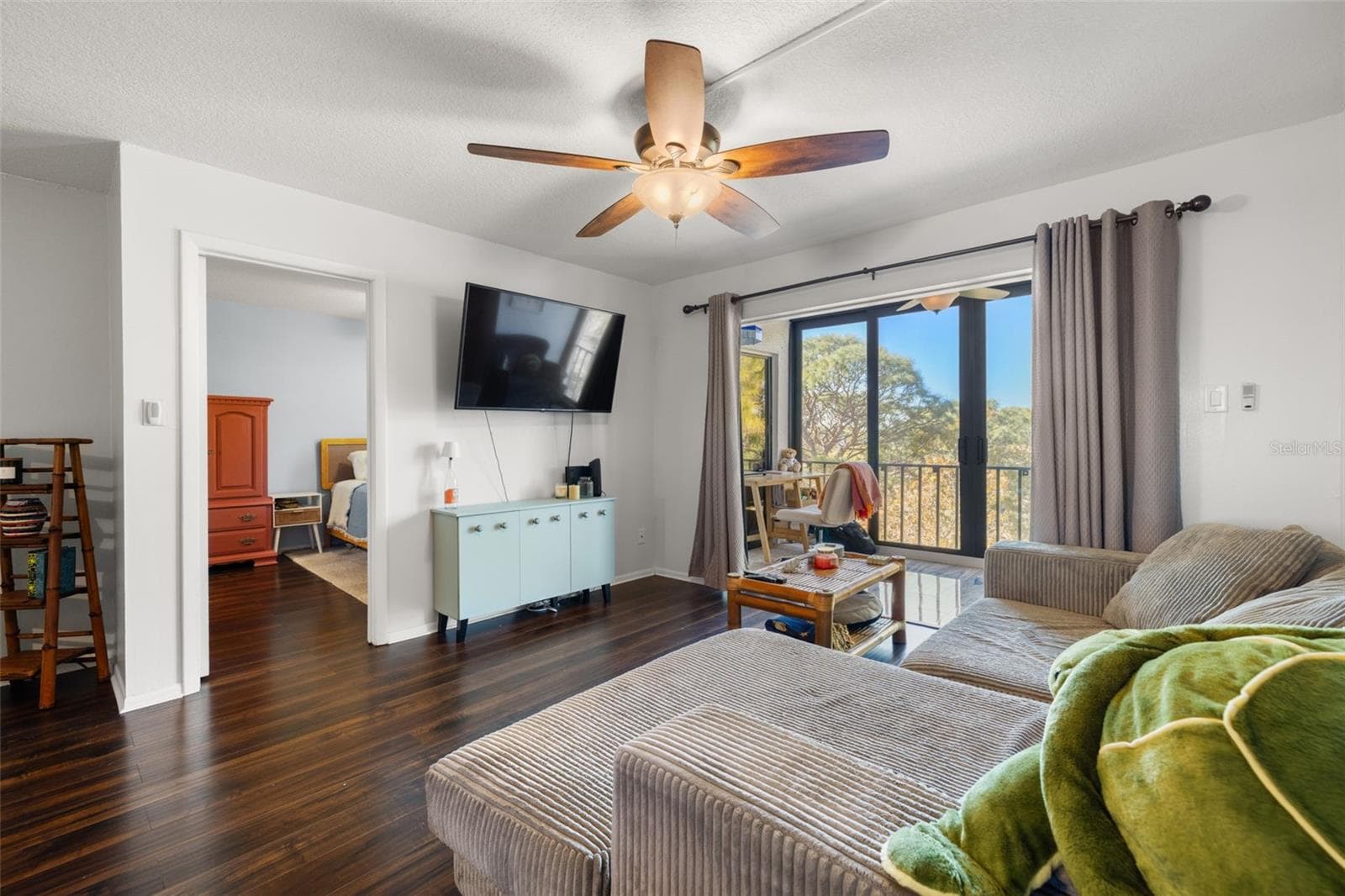 Condominium at 402 TARPON PT, TARPON SPRINGS, photo 10 of 29