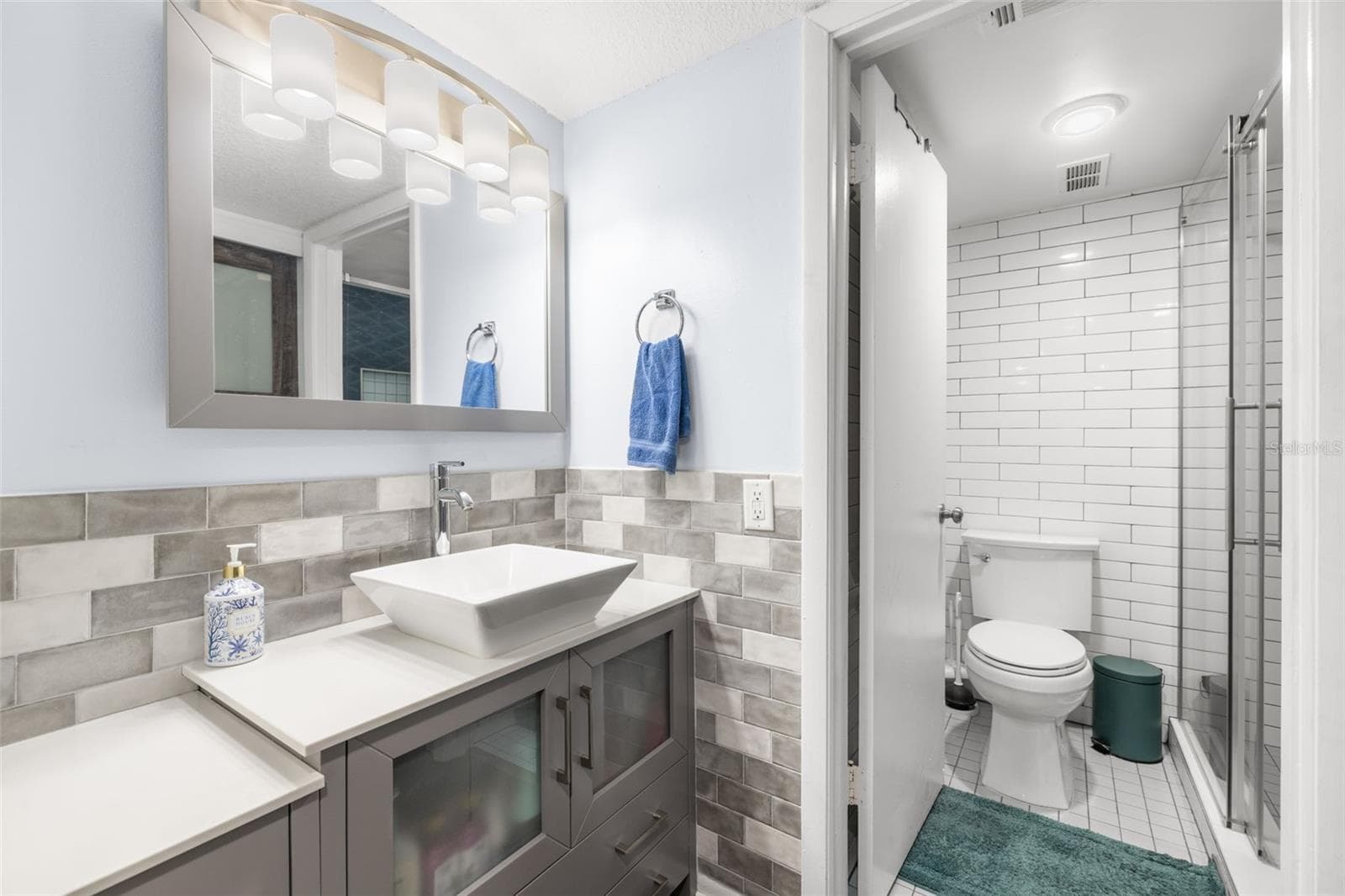 Condominium at 402 TARPON PT, TARPON SPRINGS, photo 16 of 29