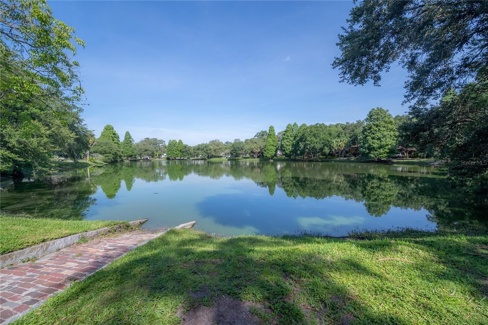 Lake Roberta... the heart of the neighborhood - 5530 N 9TH ST #2, TAMPA