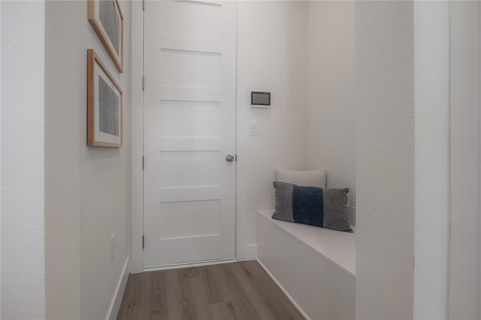 Entry vestibule just off the spacious one-car garage - 5530 N 9TH ST #2, TAMPA