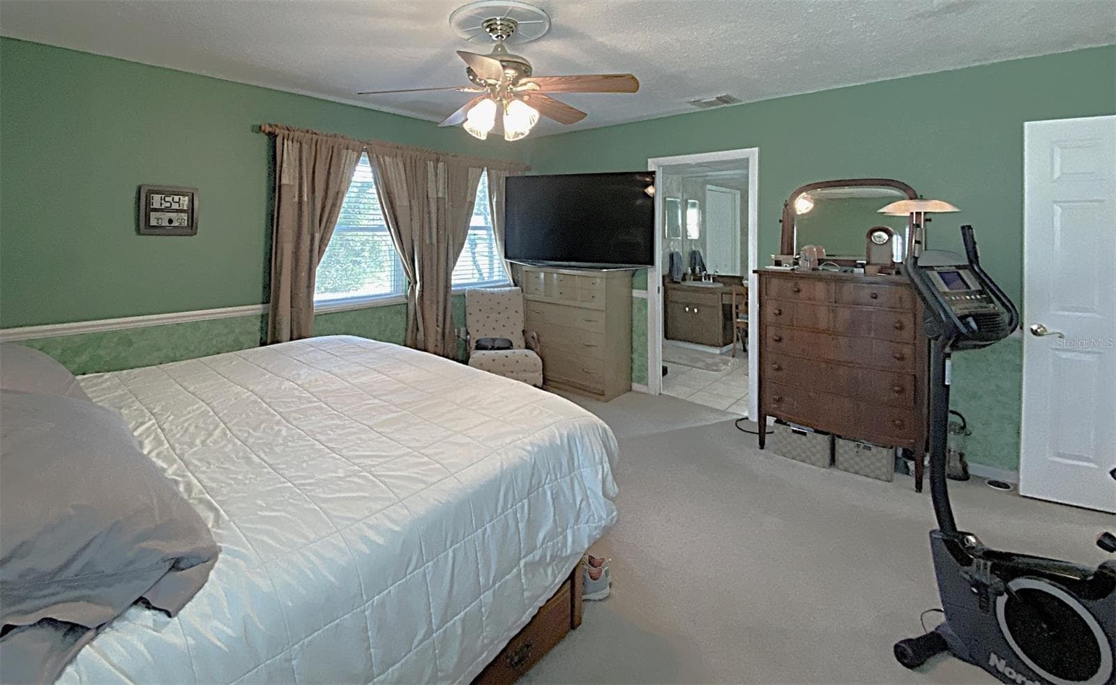 Master bedroom to private bath - 626 ORCHID LN, ALTAMONTE SPRINGS
