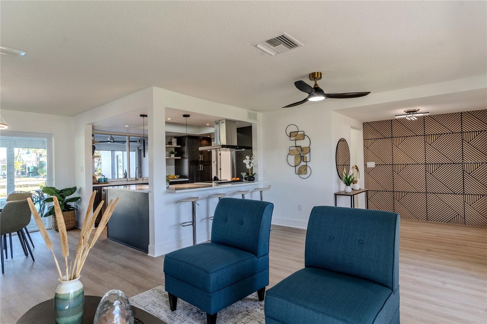 Single Family Residence at 3807 48TH AVE S, ST PETERSBURG, photo 10 of 50