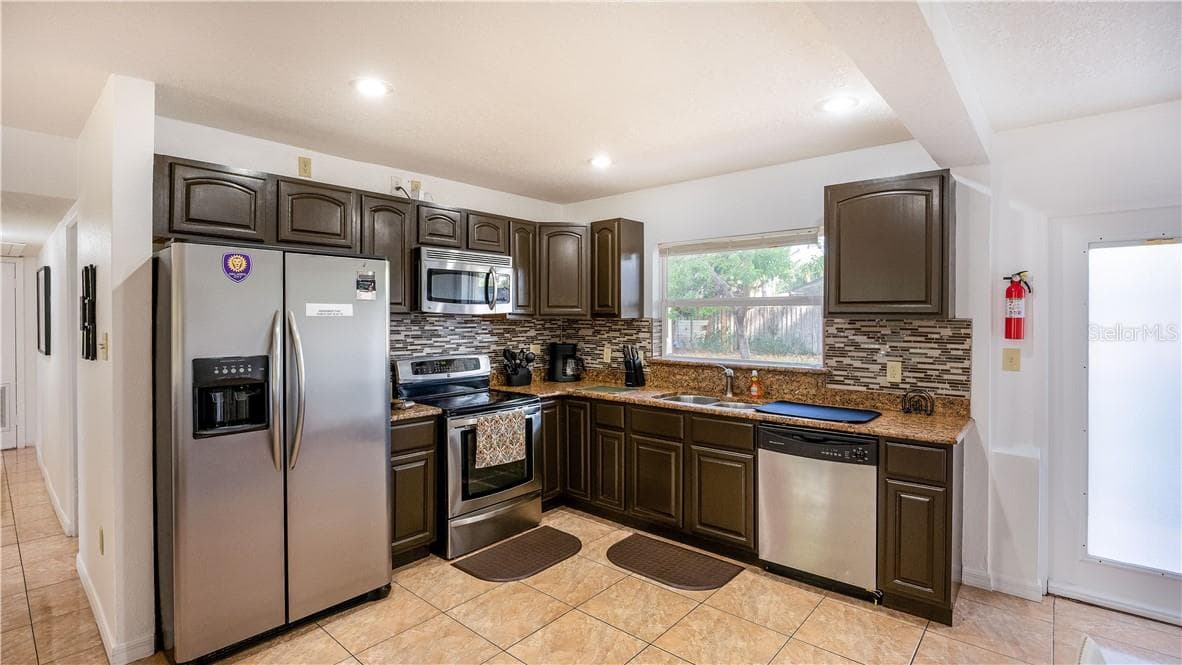 Single Family Residence at 2721 RAEFORD RD, ORLANDO, photo 6 of 39