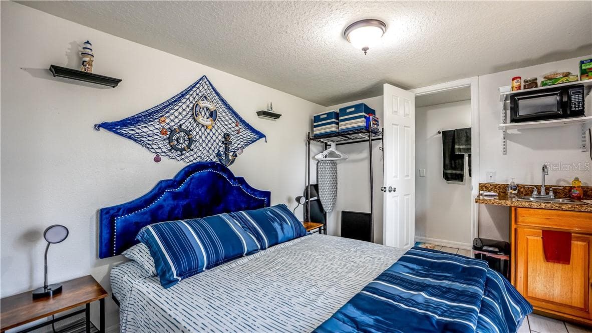 1 BEDROOM STUDIO WITH FULL BATHROOM AND KITCHENETTE - 2721 RAEFORD RD, ORLANDO
