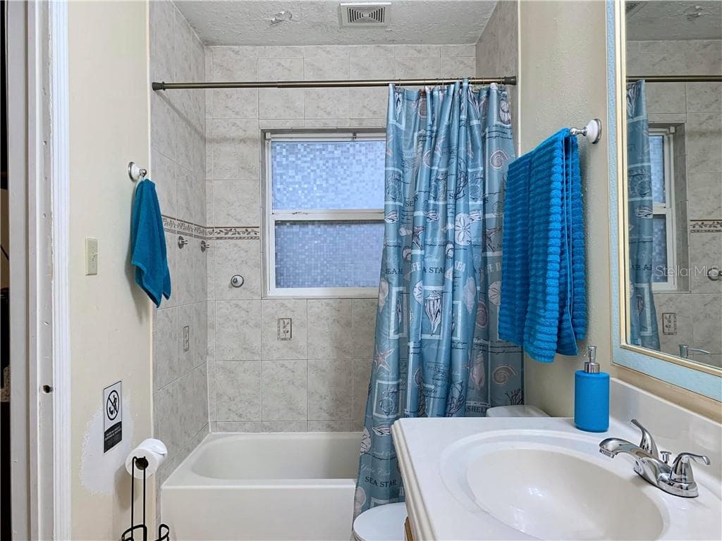 MASTER BATHROOM - 2721 RAEFORD RD, ORLANDO