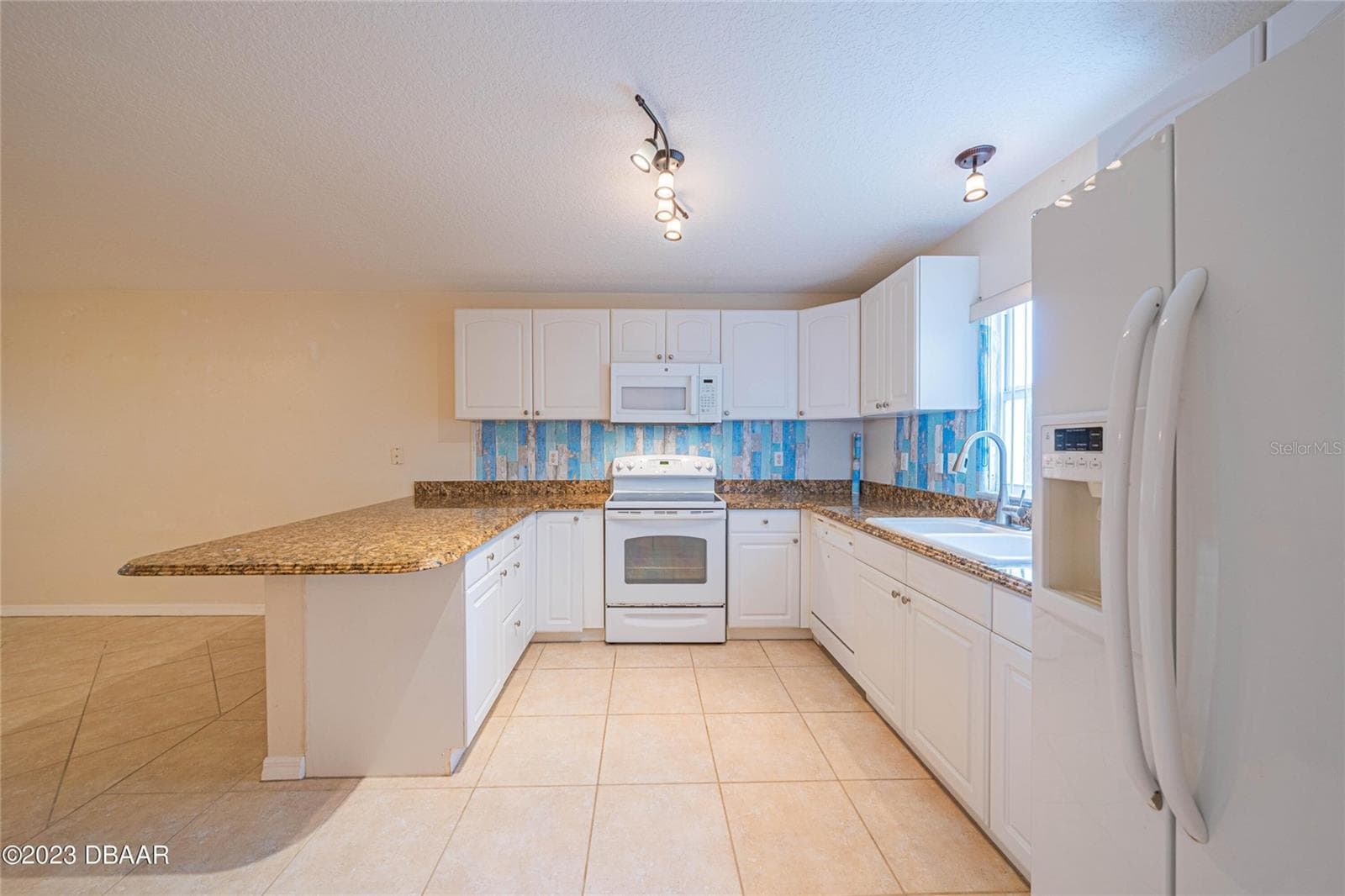Condominium at 3733 CARDINAL BLVD #2, DAYTONA BEACH, photo 9 of 36
