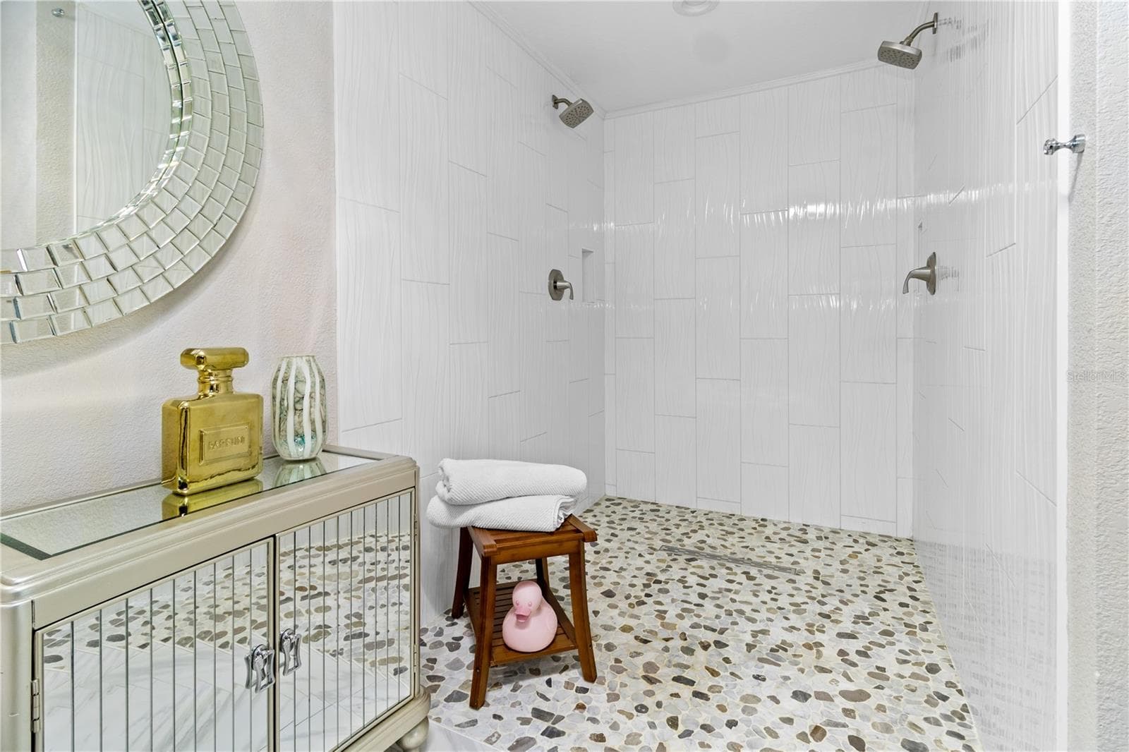 Primary shower - 601 LAKE PANSY DR NW, WINTER HAVEN
