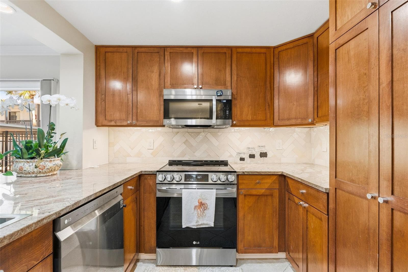 Condominium at 800 BENJAMIN FRANKLIN DR #110, SARASOTA, photo 4 of 36