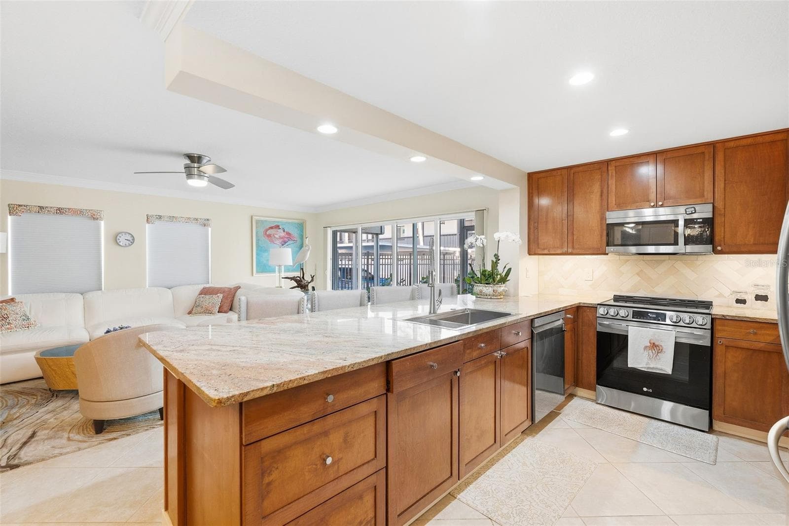 Condominium at 800 BENJAMIN FRANKLIN DR #110, SARASOTA, photo 5 of 36