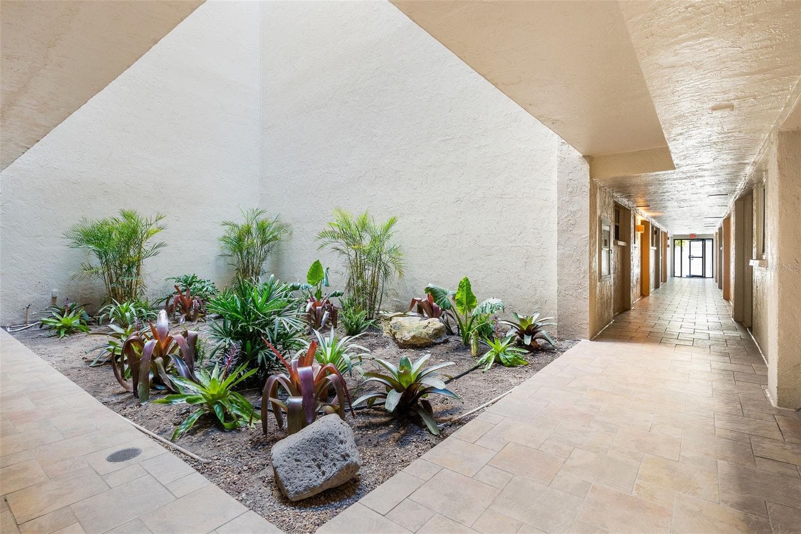 Condominium at 800 BENJAMIN FRANKLIN DR #110, SARASOTA, photo 26 of 36