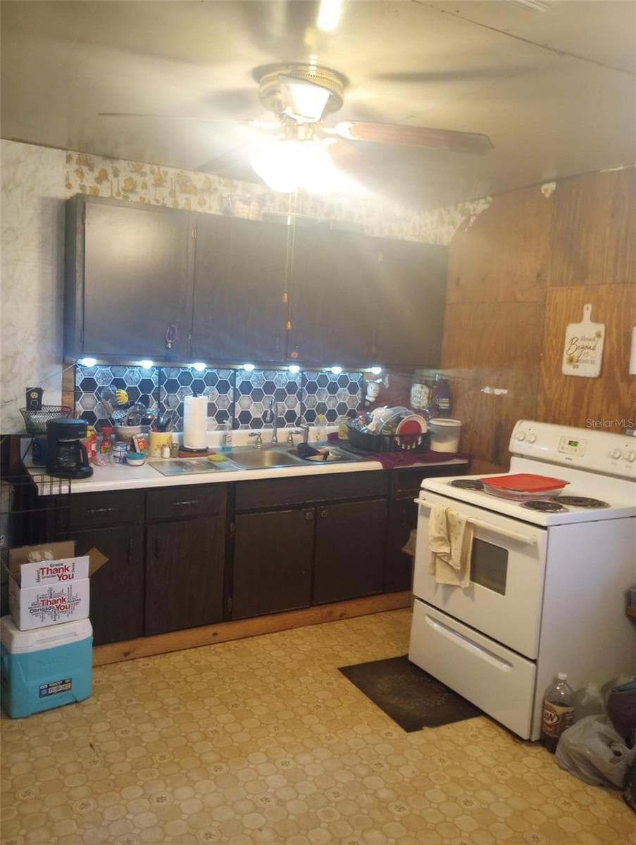 Kitchen - 14016 N. HWY 301, THONOTOSASSA