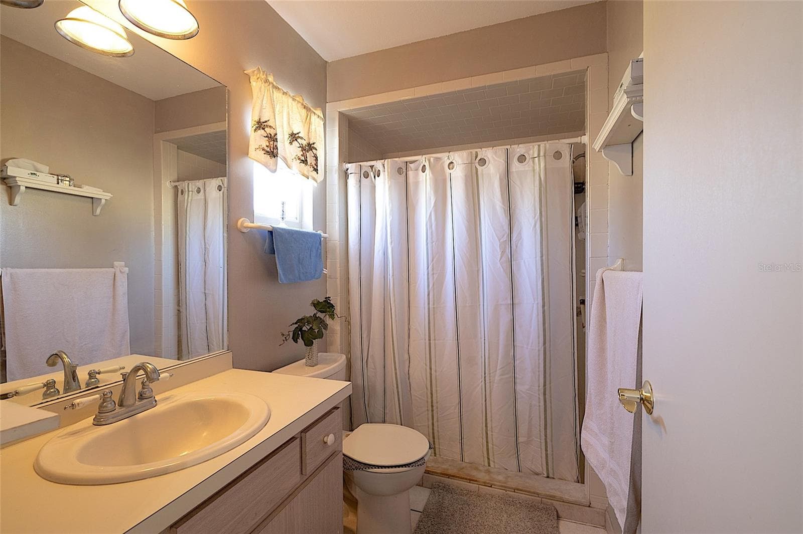 Guest bathroom - 1626 WILLOW RUN, SEBRING