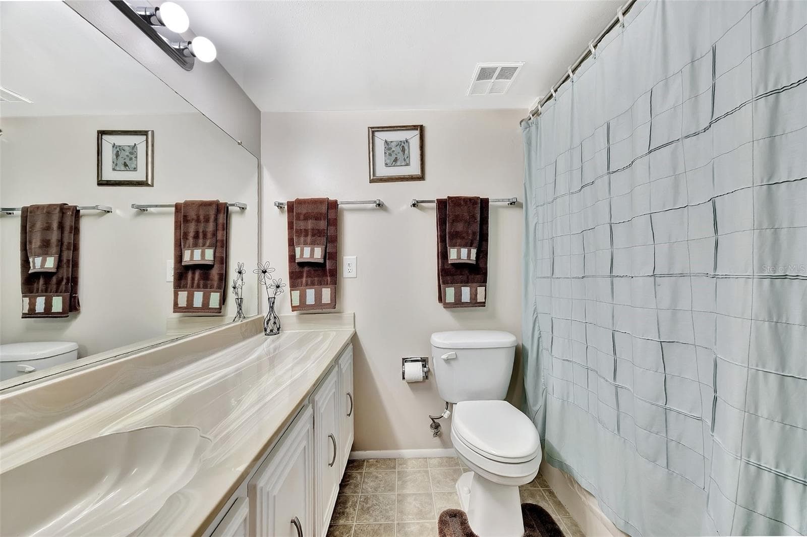 2nd Bath with tub/Shower - 113 ISLAND WAY #241, CLEARWATER BEACH