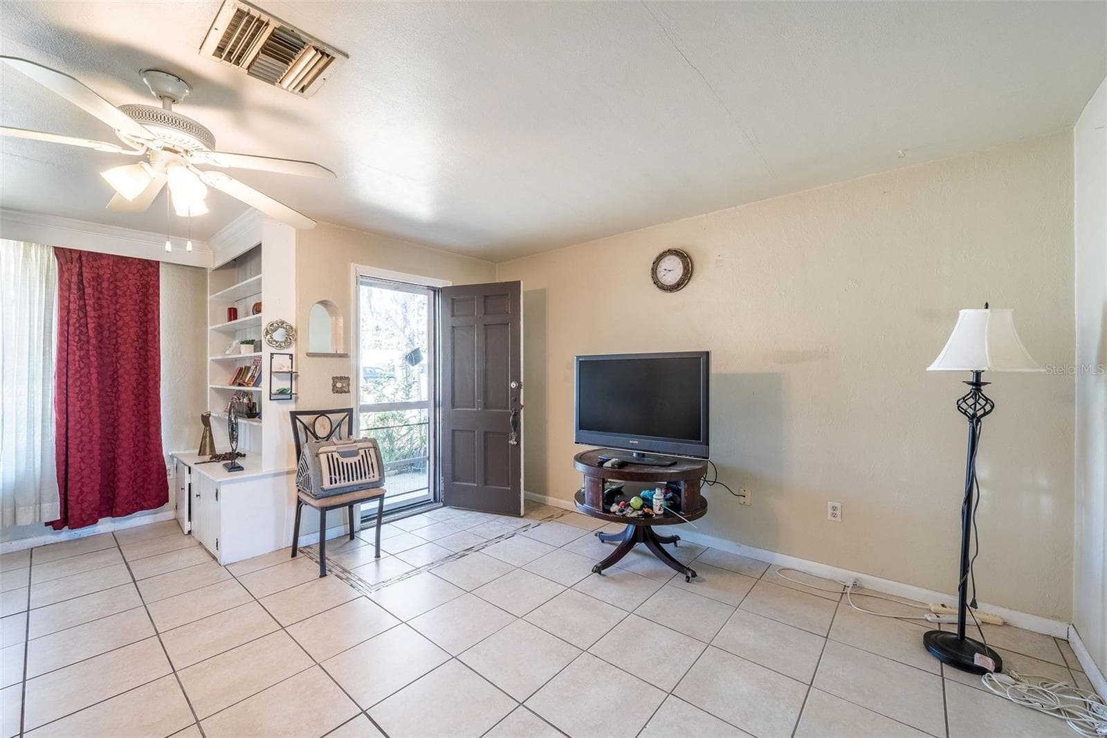 Unit 710 Living Room - 708 N SAINT CLAIR ABRAMS AVE, TAVARES