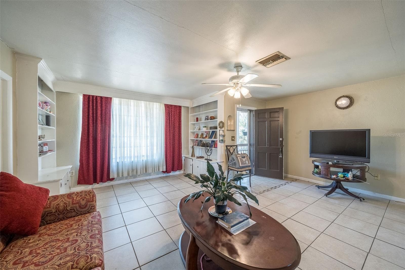 Unit 710 Living Room - 708 N SAINT CLAIR ABRAMS AVE, TAVARES