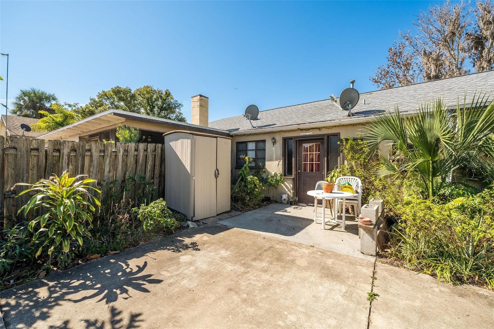 Unit 710 Rear Entrance/Patio/Parking - 708 N SAINT CLAIR ABRAMS AVE, TAVARES