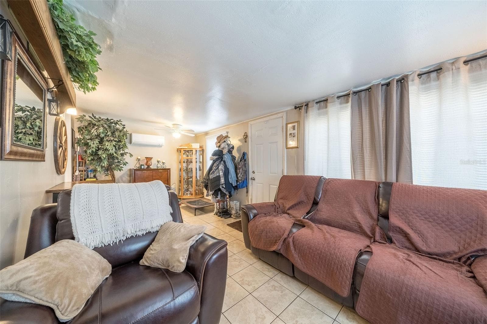 Unit 712 Living Room - 708 N SAINT CLAIR ABRAMS AVE, TAVARES
