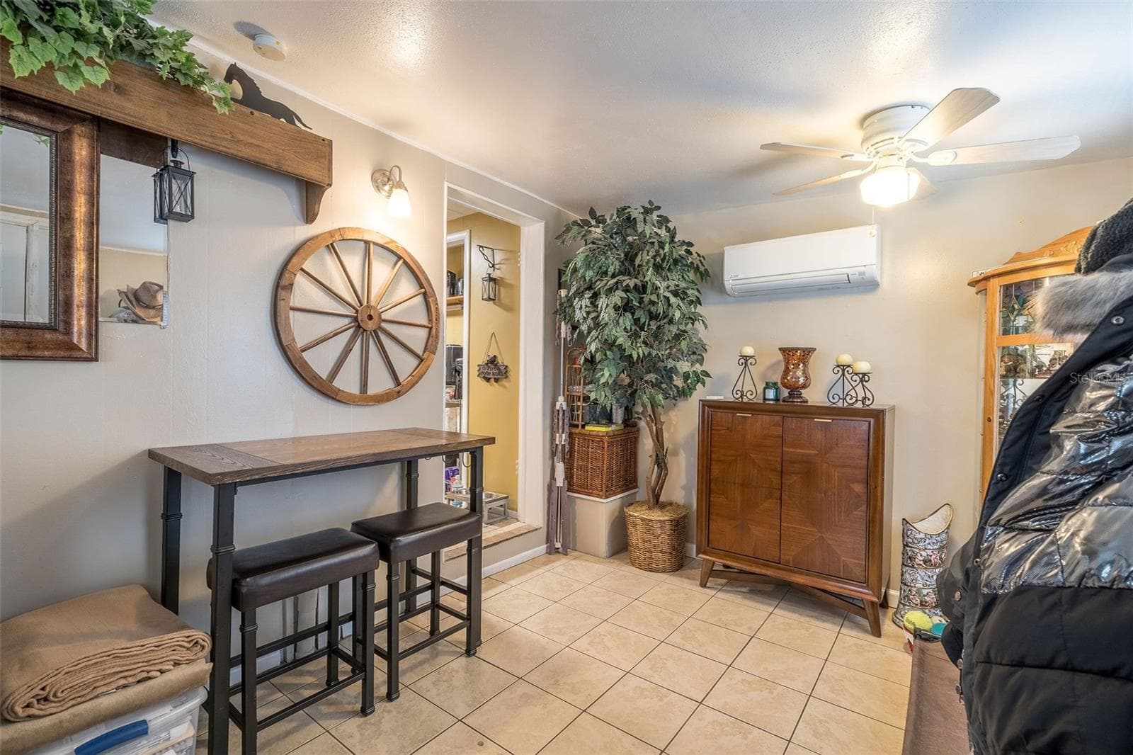 Unit 712 Living Room - 708 N SAINT CLAIR ABRAMS AVE, TAVARES