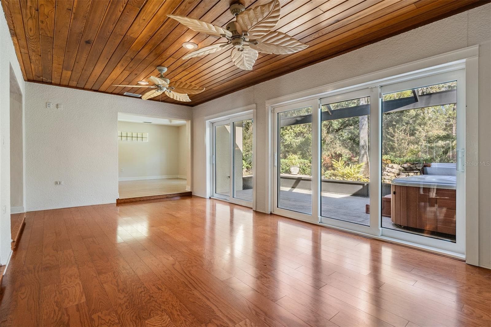 Flex room with Gleaming wood Ceiling & floors - 10133 COLLAR DR, SAN ANTONIO