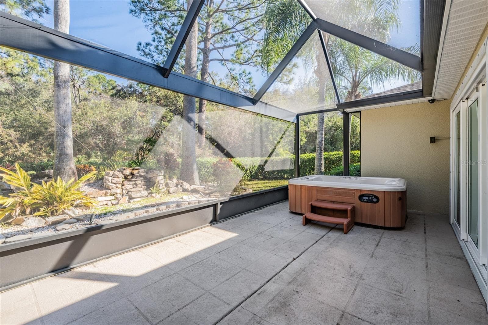 Screened lanai with private wooded view! - 10133 COLLAR DR, SAN ANTONIO