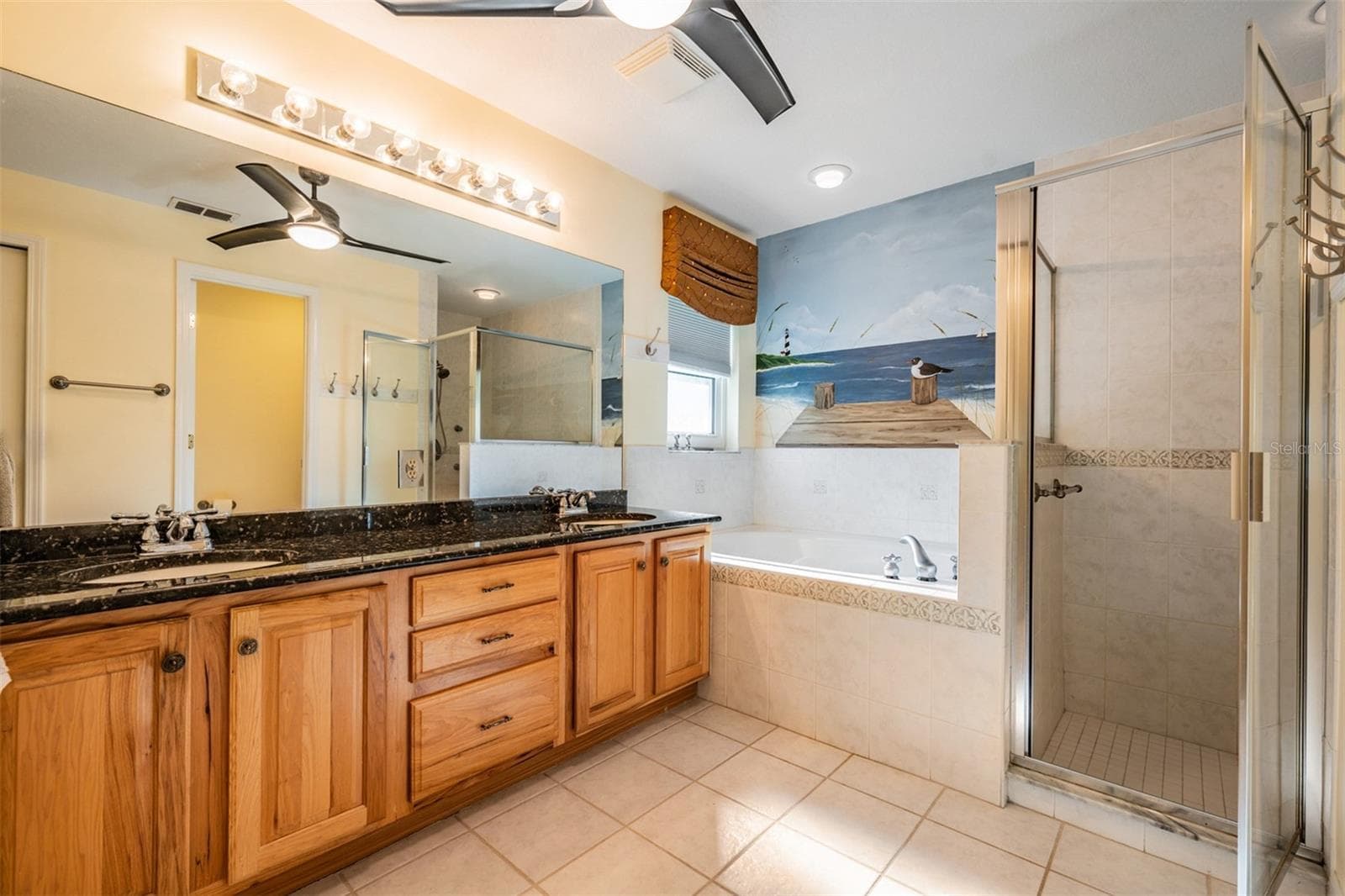 Baath ensuite with soaking tub and shower - 10133 COLLAR DR, SAN ANTONIO