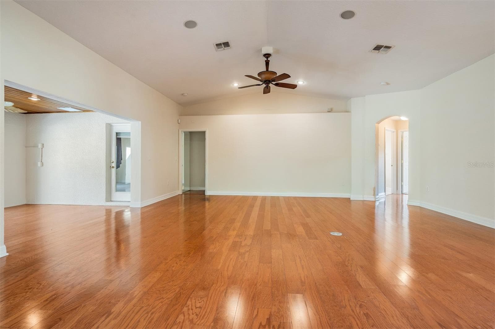 Single Family Residence at 10133 COLLAR DR, SAN ANTONIO, photo 32 of 99