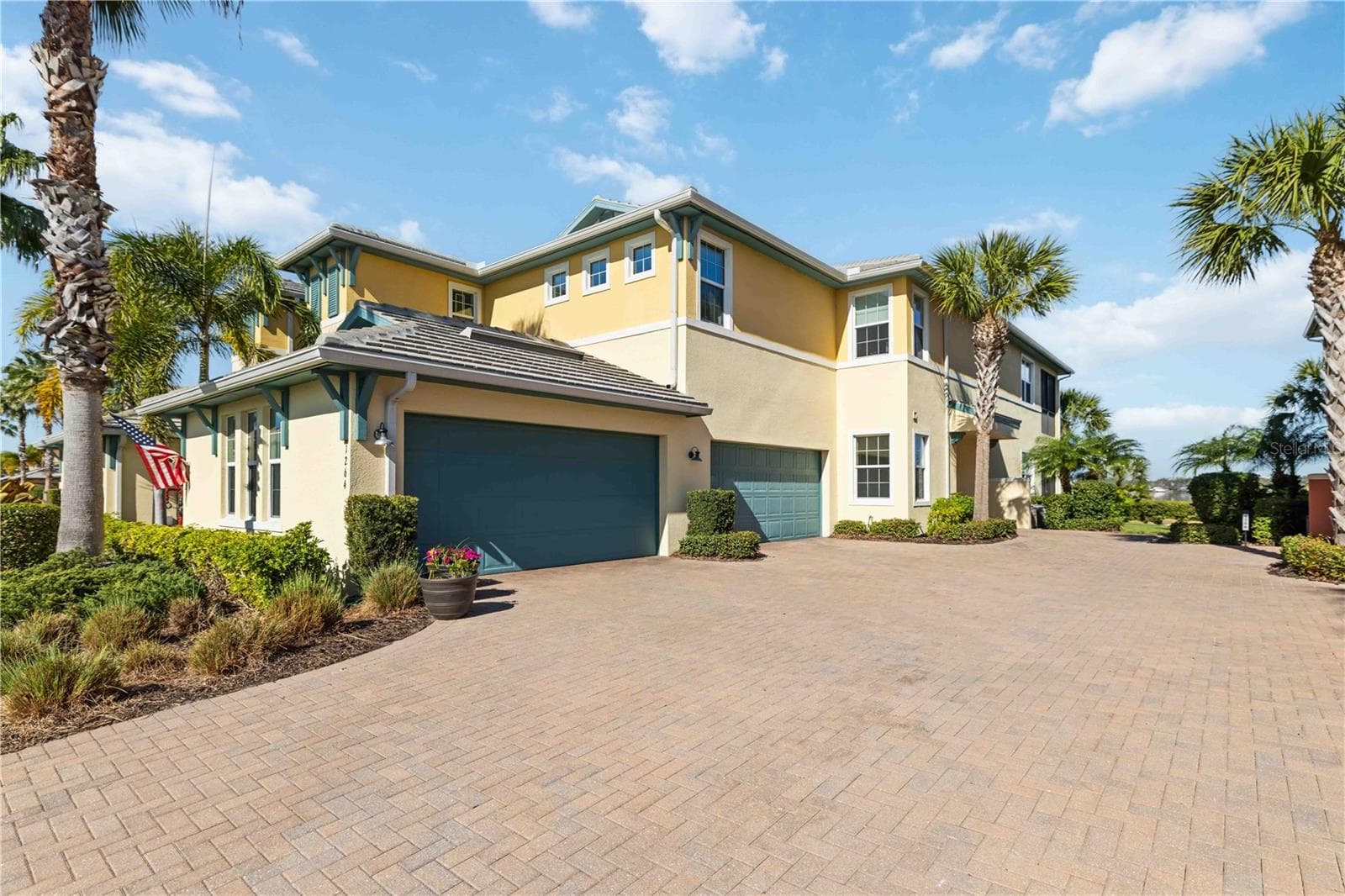 Driveway and Entry - 1264 RIVERSCAPE ST #B, BRADENTON