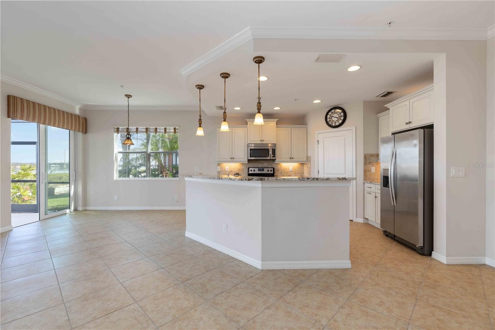 Kitchen and breakfast nook - 1264 RIVERSCAPE ST #B, BRADENTON