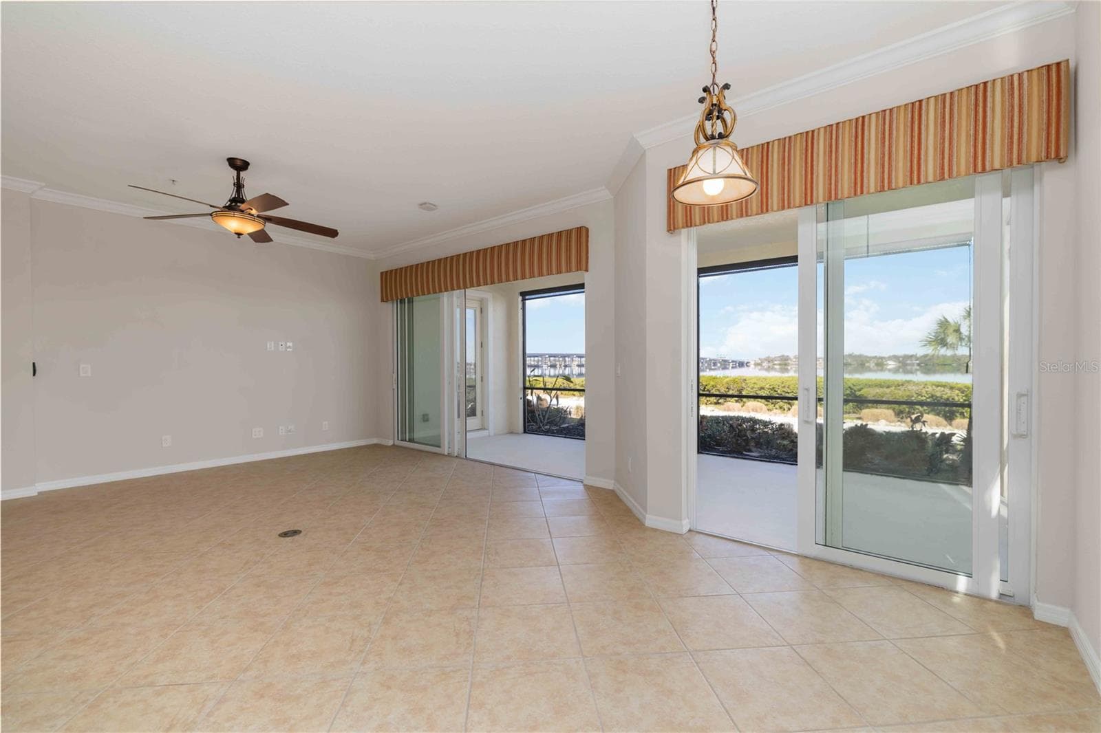 Breakfast nook, Livingroom, View of Lanai - 1264 RIVERSCAPE ST #B, BRADENTON