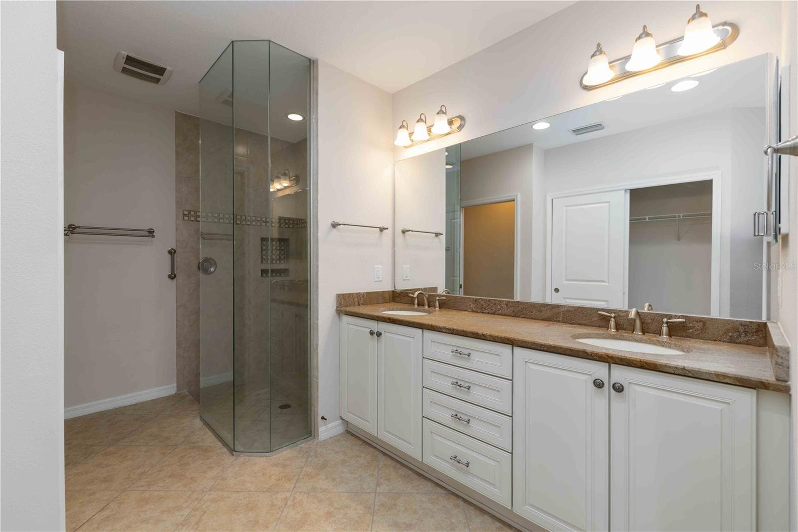 Primary ensuite Bathroom - 1264 RIVERSCAPE ST #B, BRADENTON