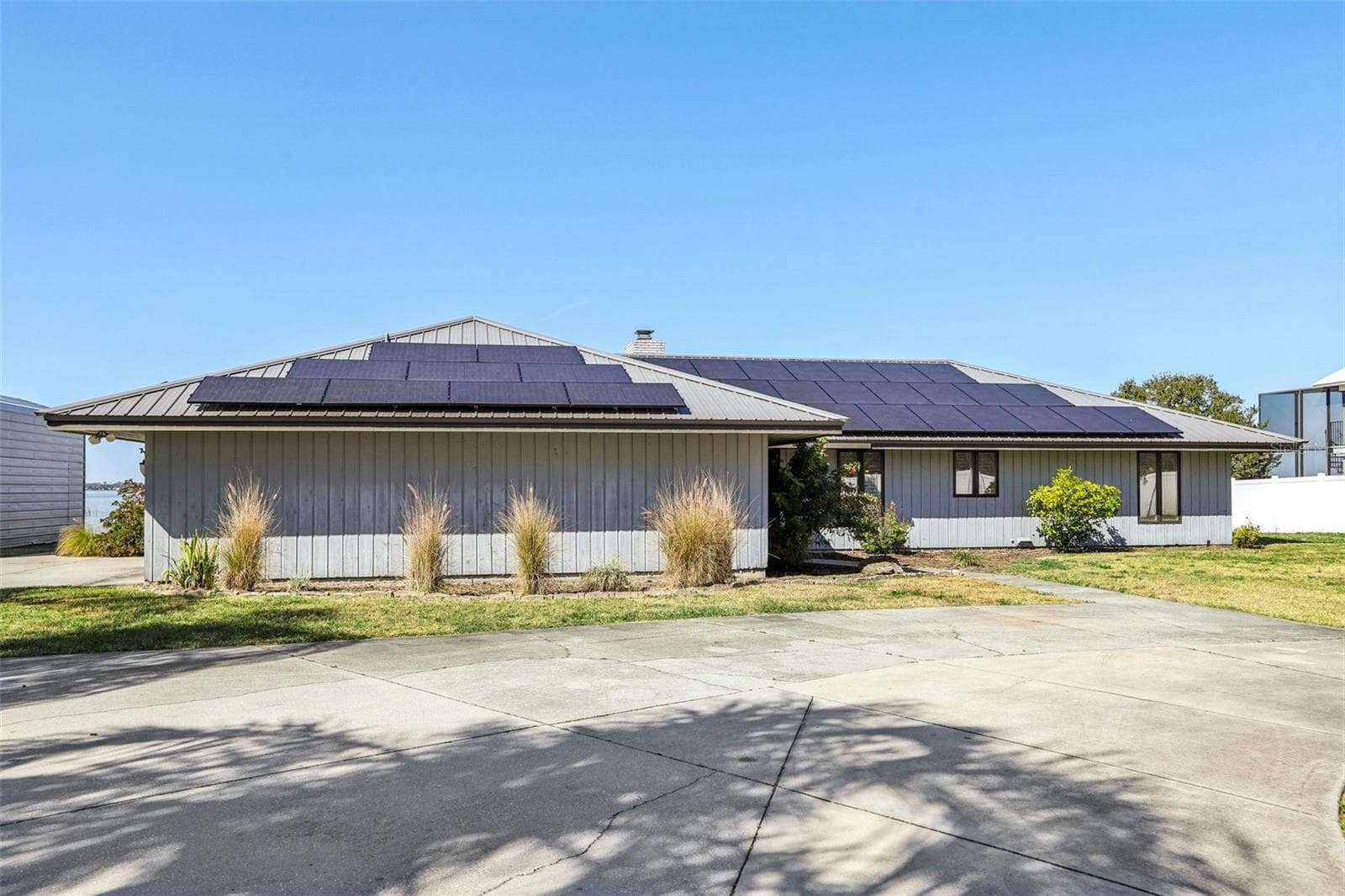 Single Family Residence at 3050 CRUMP RD, WINTER HAVEN, photo 2 of 98