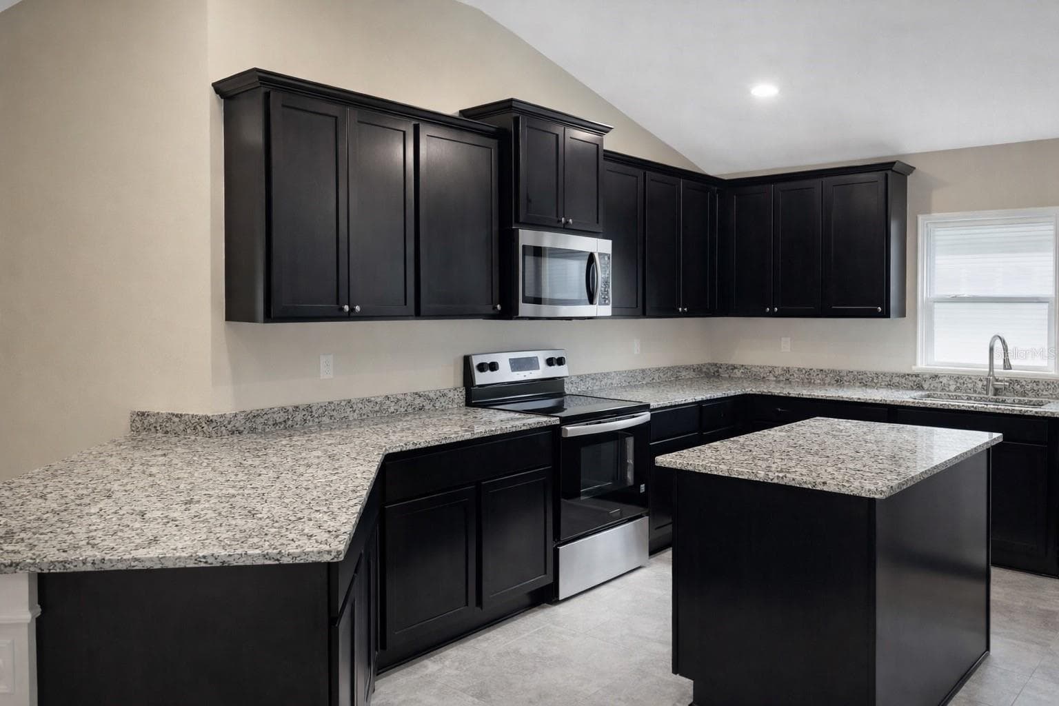 KITCHEN - 7544 BENT TREE LOOP, ST CLOUD